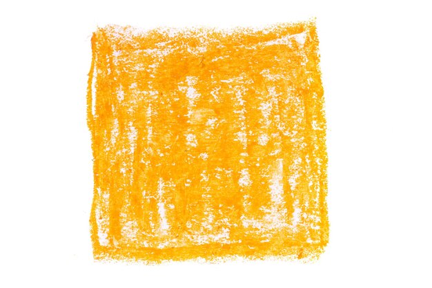 Orangefarbenes quadrat gezeichnet mit ölstift lokalisiert auf weißem hintergrund. foto in hoher qualität