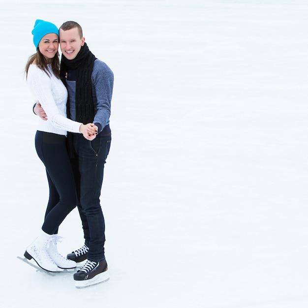 Paar auf der Eisbahn