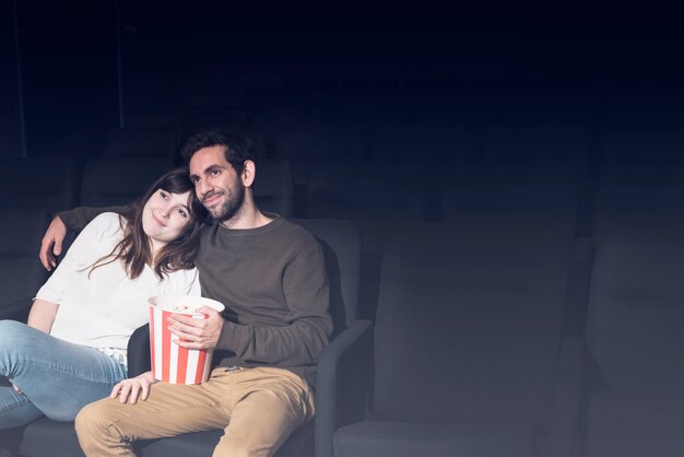 Paar im Kino