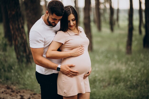 Paar schwanger, wartet auf ein Baby