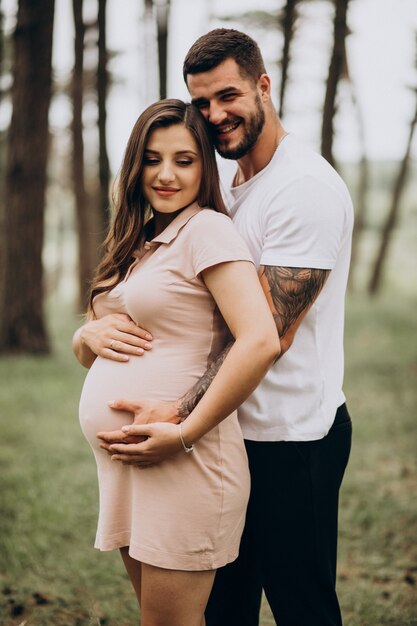 Paar schwanger, wartet auf ein Baby