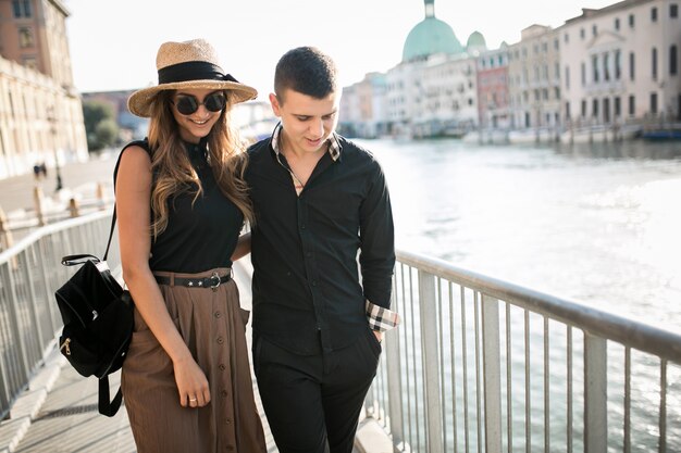 Paare auf Flitterwochen in Venedig