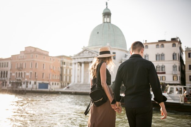 Paare auf Flitterwochen in Venedig