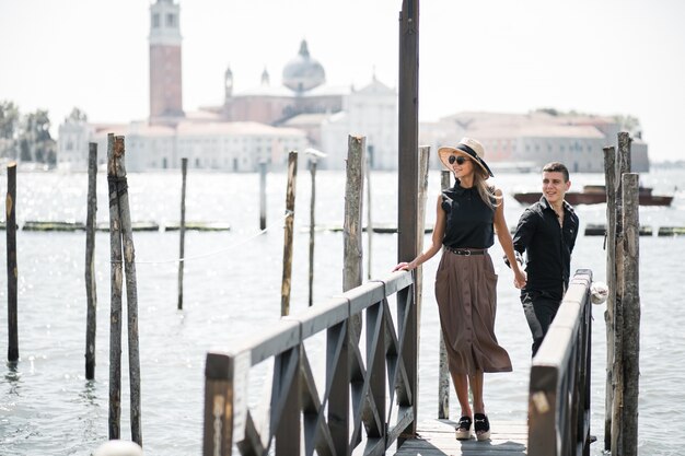 Paare auf Flitterwochen in Venedig