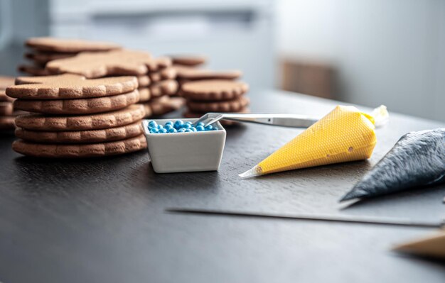 Palette von Lebensmittelfarbe zum Backen und Lebkuchen