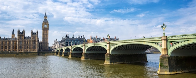 Kostenloses Foto panoramablick auf big ben und brücke, london, uk
