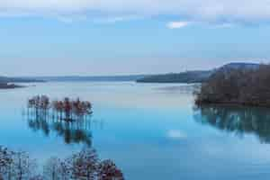 Kostenloses Foto panoramablick auf den fluss