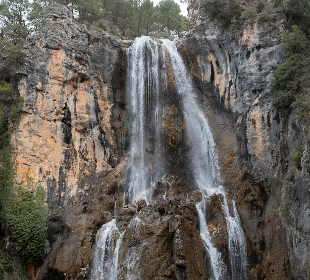 Kostenloses Foto panoramablick auf den wasserfall