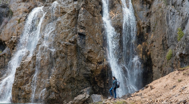 Kostenloses Foto panoramablick auf den wasserfall