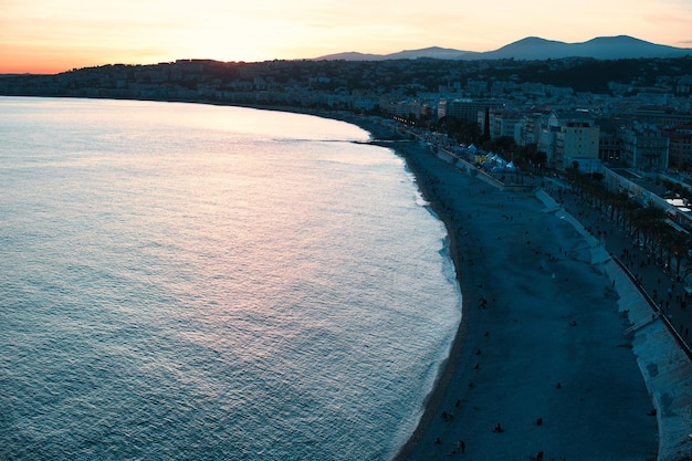 Kostenloses Foto panoramablick auf die küste der stadt nizza