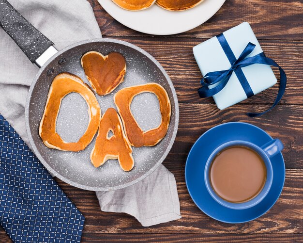 Papa Wort in Brot Brötchen und Kaffee geschrieben