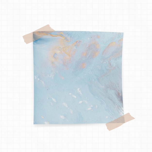 Kostenloses Foto papiernotiz mit blauem aquarellhintergrund