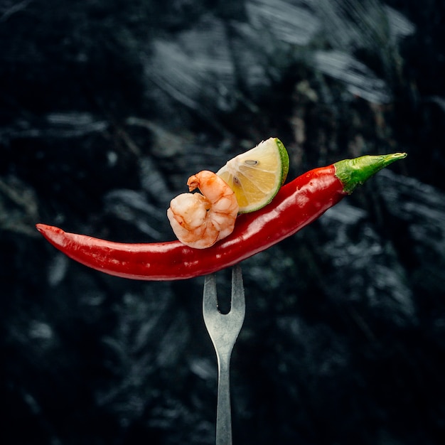 Paprika mit Garnelen und Zitrone