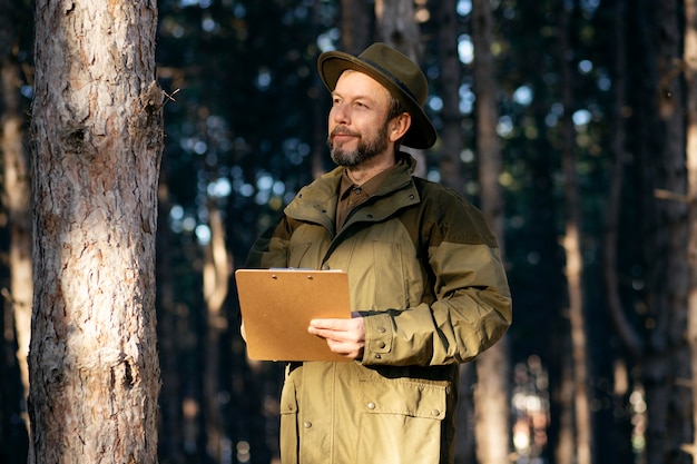 Parkwächter im Wald hautnah