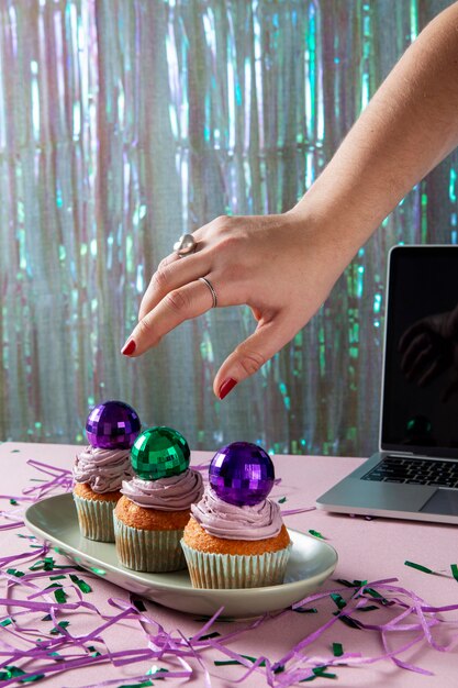 Partyraum bereit für Online-Feiern