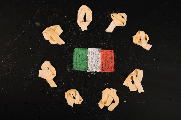 Pasta um italienische Flagge