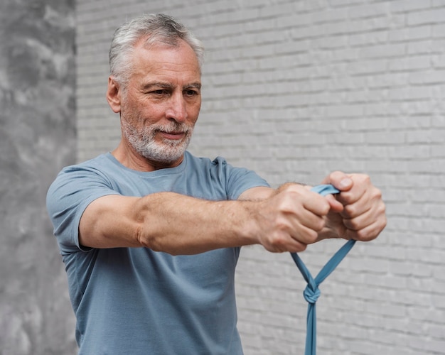 Patient beginnt mit dem medizinischen Erholungstraining