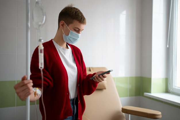 Kostenloses Foto patient, der eine chemotherapie erhält