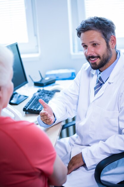 Patient einen Arzt zu konsultieren