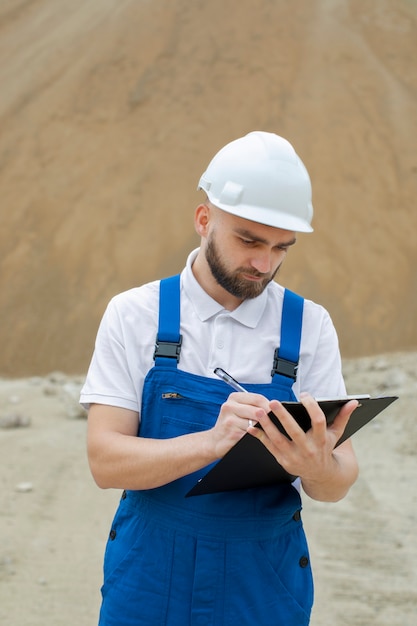 Person, die im Baugewerbe tätig ist