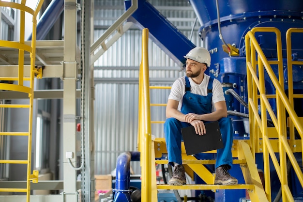 Person, die im baugewerbe tätig ist