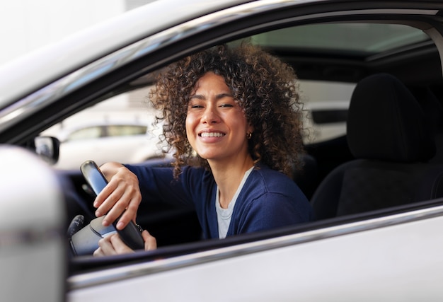 Person, die sich auf den Führerschein vorbereitet