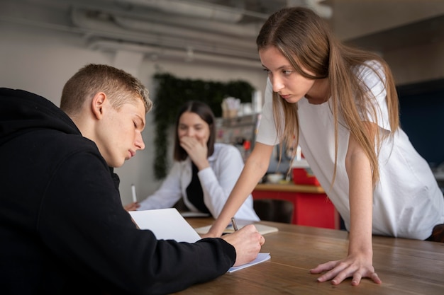 Person, die unter Mobbing leidet