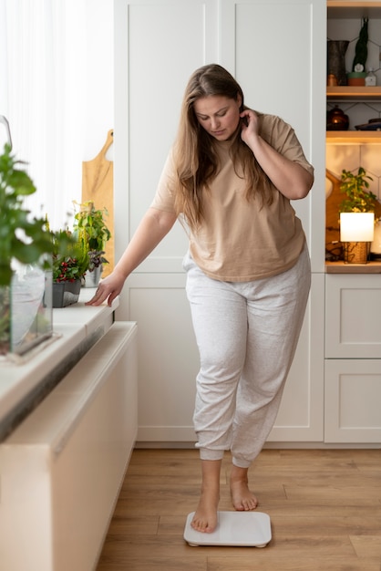 Person mit Essstörung und Gewichtsproblemen