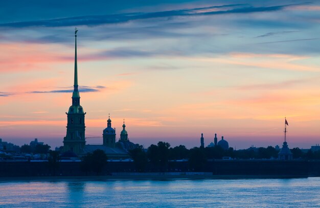 Peter und Paul Fortress im Sommer Morgendämmerung