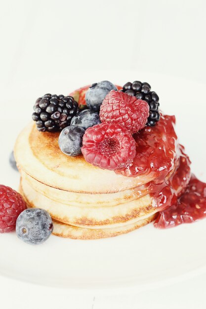 Pfannkuchen Dessert auf einem Tisch