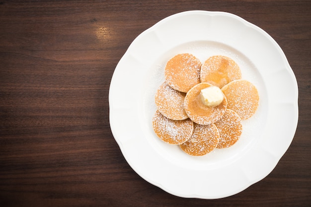 Pfannkuchen mit Butter an der Spitze