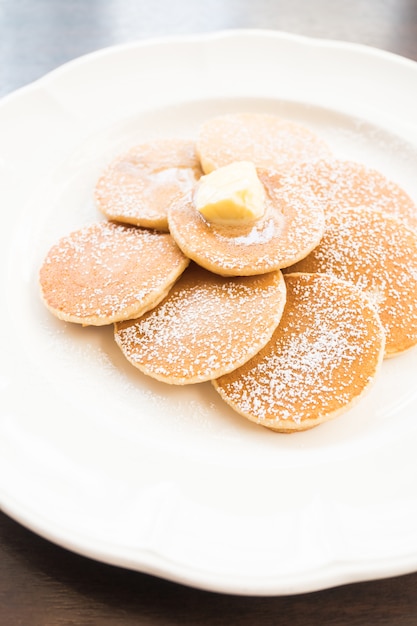 Pfannkuchen mit Butter an der Spitze