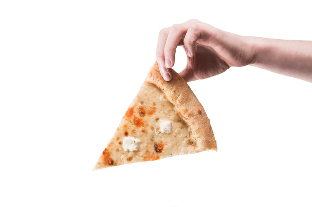 Pflanzen Sie die Hand, die Pizzastück hält