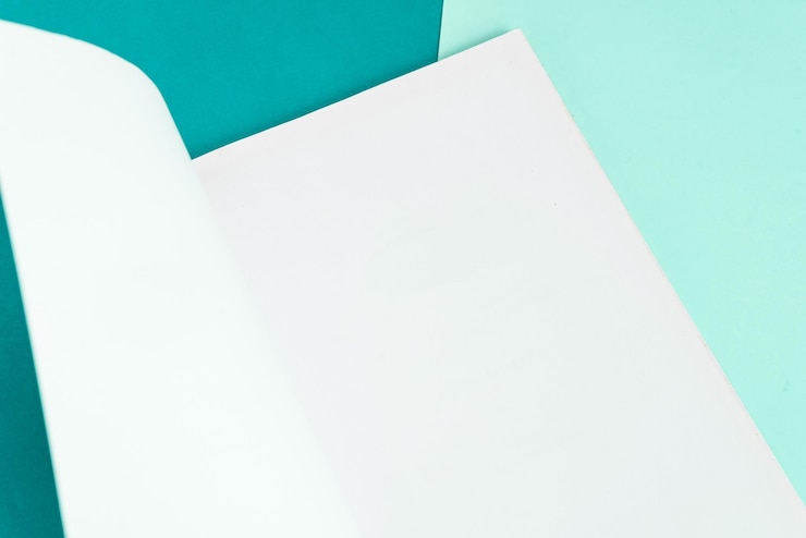 Kostenlose Foto physisches papierbuch über hintergrundnahaufnahme