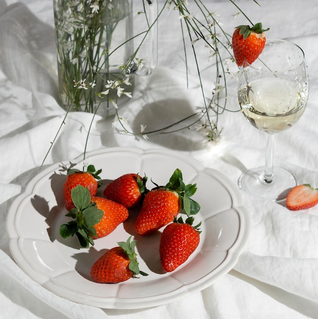 Picknick-Goodies-Komposition auf einer Decke