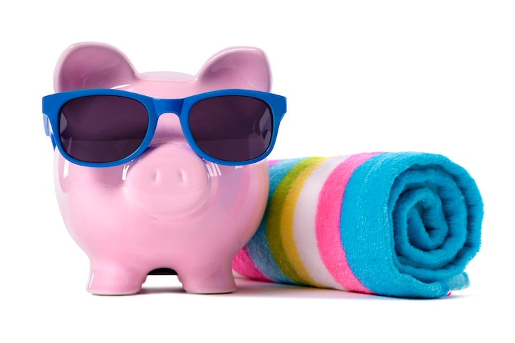 Kostenlose Foto piggybank am strand
