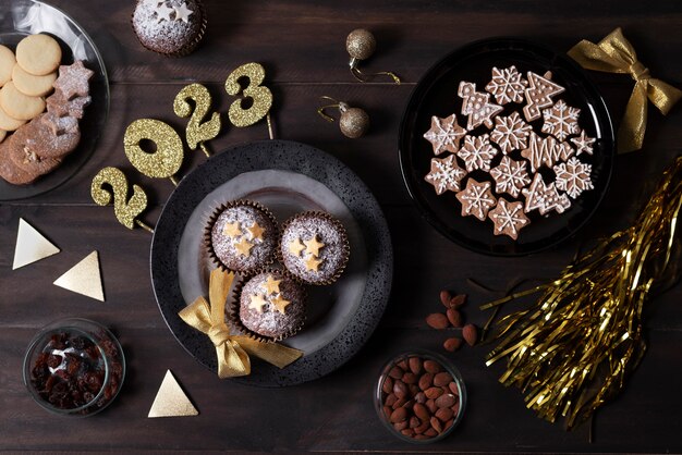 Plätzchen- und Cupcake-Anordnung von oben