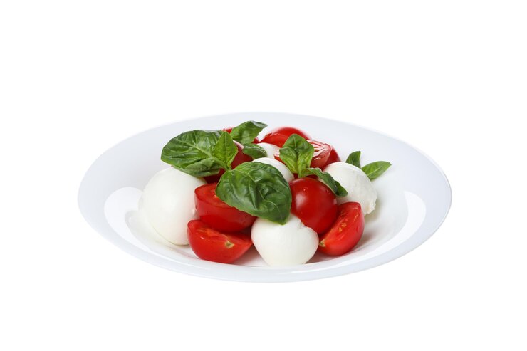 Kostenlose Foto png-caprese-salat in einer schüssel, isoliert auf weißem hintergrund