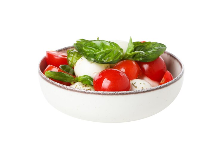 Kostenlose Foto png-caprese-salat in einer schüssel, isoliert auf weißem hintergrund