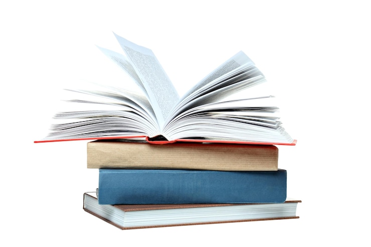 Kostenlose Foto pnga-stapel von büchern, die auf weißem hintergrund isoliert sind