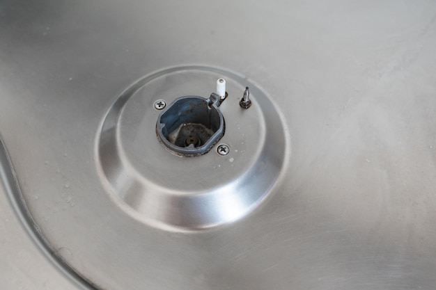 Polierter Gaskocher nach dem WaschenPerfekt sauberer Gaskocher nach dem Waschen mit Polierchemikalien Das Ergebnis des Waschens der Brenner