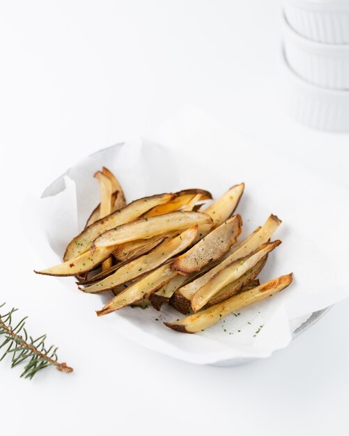 Pommes auf einem Teller