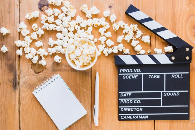 Popcorn Mit Cutter Und Notizbuch Kostenlose Foto