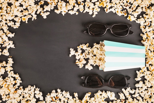 Popcorn und 3D-Brille im Popcornrahmen