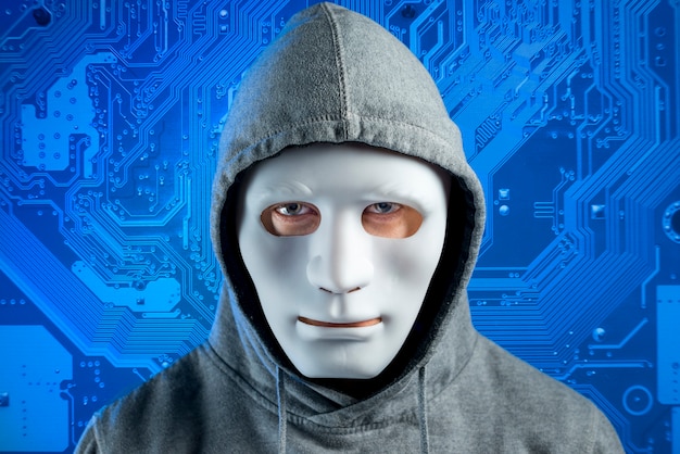 Kostenloses Foto porträt des hackers mit maske