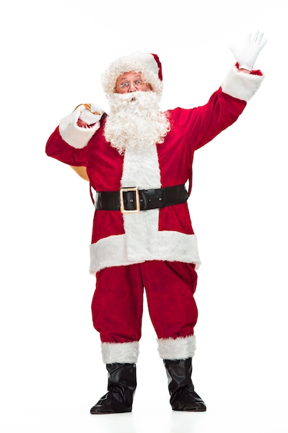 Porträt des Mannes im Weihnachtsmann-Kostüm