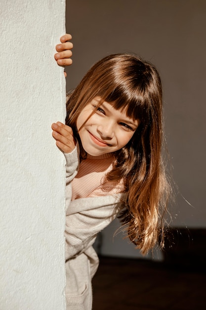 Kostenloses Foto porträt des schönen kleinen mädchens