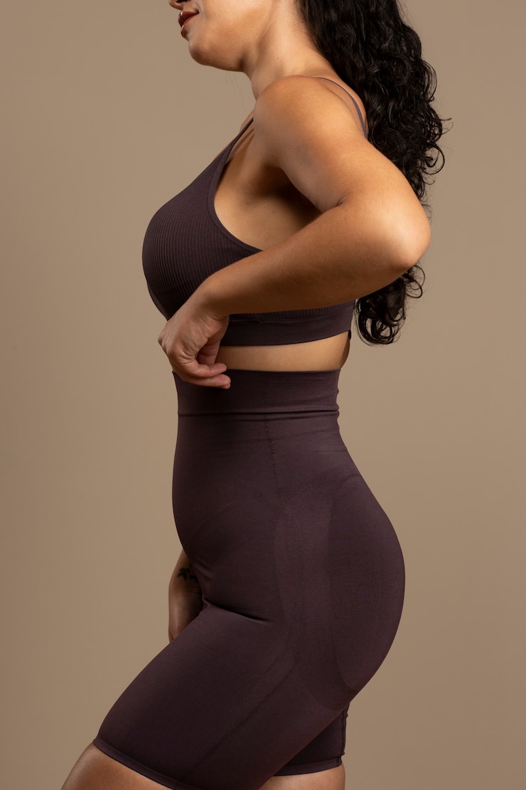 Kostenlose Foto porträt einer frau in shapewear