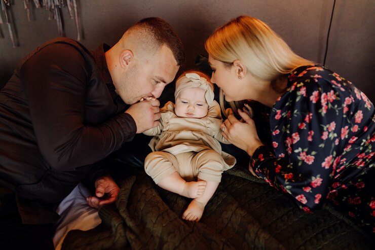 Kostenlose Foto porträt einer jungen familie