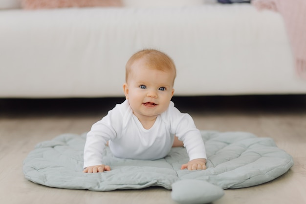 Kostenloses Foto porträt einer jungen familie